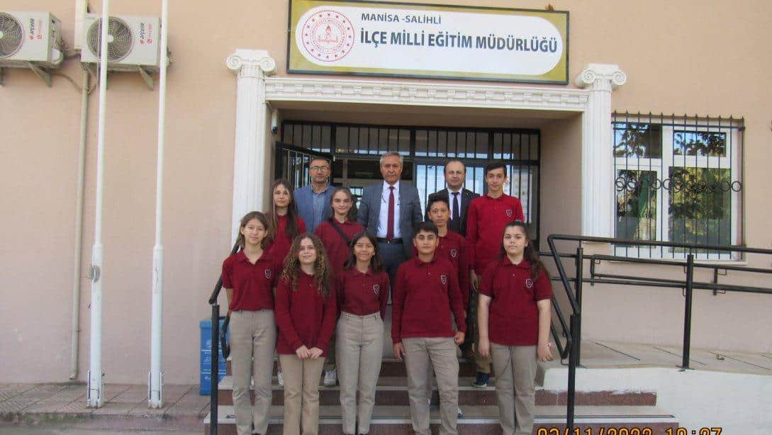 Kudret Demir Ortaokulu Yönetici ve Öğrencileri Milli Eğitim Müdürümüz Mahmut YENEN'e Ziyarette Bulundular