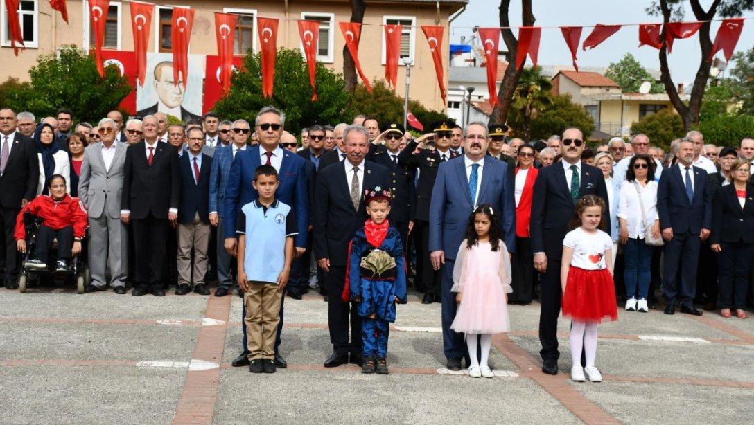 23 Nisan Ulusal Egemenlik ve Çocuk Bayramı Çelenk Sunma Töreni Saat 10:00'da Atatürk Anıtında Yapıldı