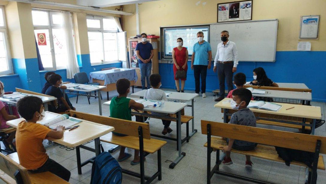 İlçe Milli Eğitim Müdürümüz Mahmut YENEN Okullarımızı ziyarete devam etti.