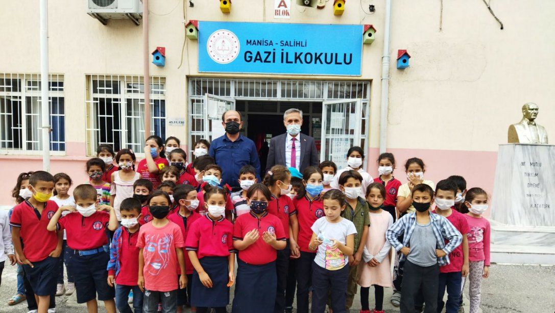 İlçe Milli Eğitim Müdürümüz Mahmut Yenen, Gazi İlkokulunun, Birinci sınıflar Anasınıfını ziyaret ederek Hayırlı olsun dileklerinde bulundu.