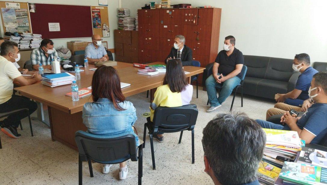 İlçe Milli Eğiim Müdürümüz  Mahmut YENEN Rüştü Akbıyıkoğlu Ortaokulunu Ziyaret Etti.