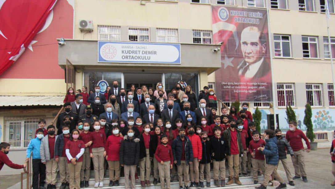 Sayın Valimiz Yaşar KARADENİZ'in teşrifleriyle, Kudret Demir Ortaokulunun Kütüphane Açılışı Yapıldı.