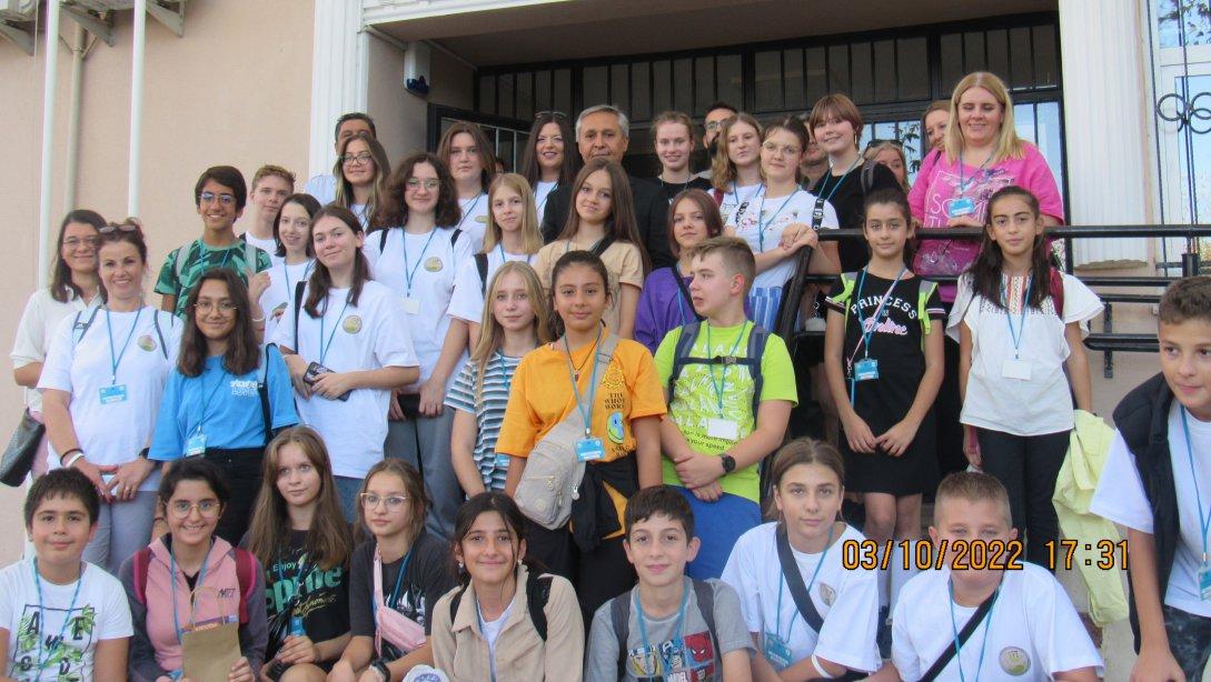 ''Hand in Hand for The Children'' Projesi Kapsamında Polonya ve Kuzey Makedonya'dan gelen Öğretmen ve Öğrencilerimizden İlçe Milli Eğitim Müdürümüz Sayın Mahmut YENEN' e Ziyaret