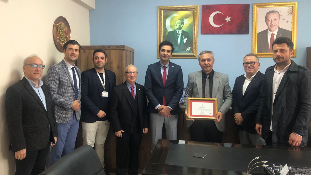 Türk Kızılayı Ege Bölge Kan Merkezi'nden Milli Eğitim Müdürümüz Sayın Mahmut YENEN'e Ziyaret