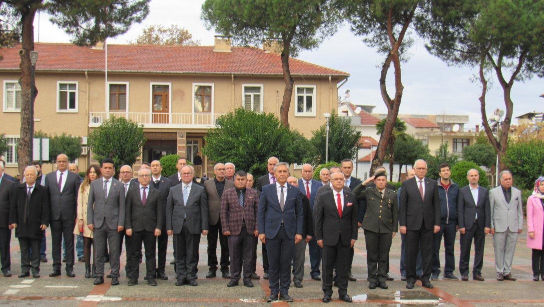 İlçe Milli Eğitim Müdürümüz Mahmut YENEN Atatürk Anıtında Gerçekleştirilen 24 Kasım Öğretmenler Günü  Çelenk Sunma Törenine Katıldı
