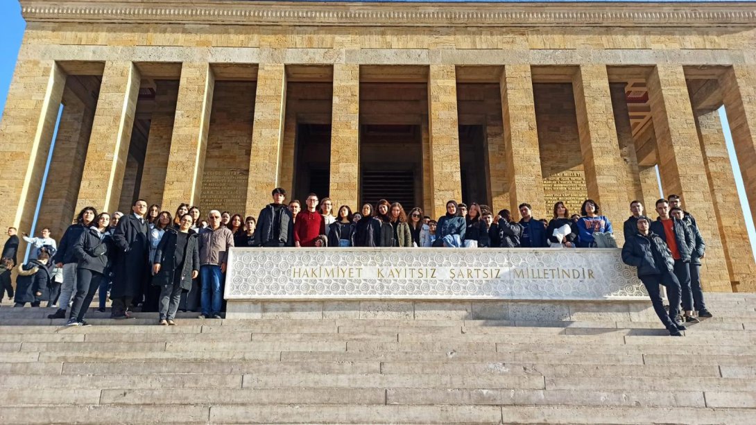 Salihlili Gençler Ankara'da Anıtkabir İle Tarihi Yerleri Gezdi