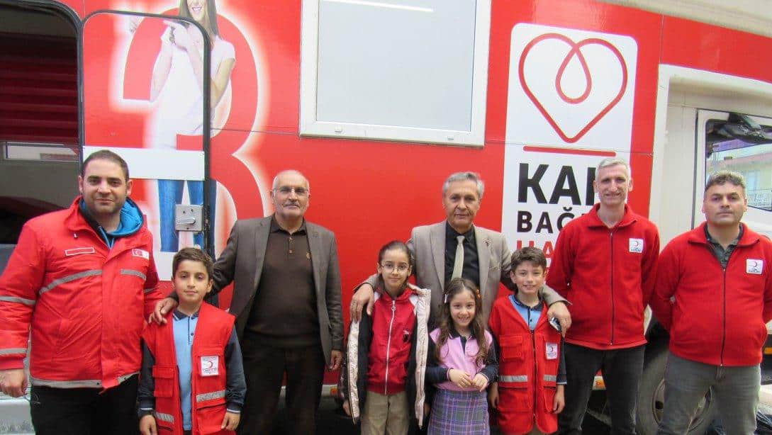 'Manisa Sana Kanım Feda Projesi' kapsamında  Cumhuriyet İlkokulunda  Kan Bağışı Kampanyası Düzenlendi