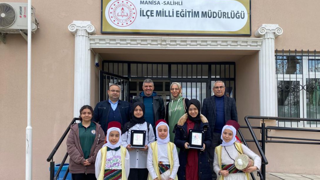 Şahin Şen Kız Anadolu İmam Hatip Ortaokulu Öğrencileri Okul idaresi ve Öğretmenleri ile Milli Eğitim Müdürümüz Mahmut YENEN'i Ziyaret Etti