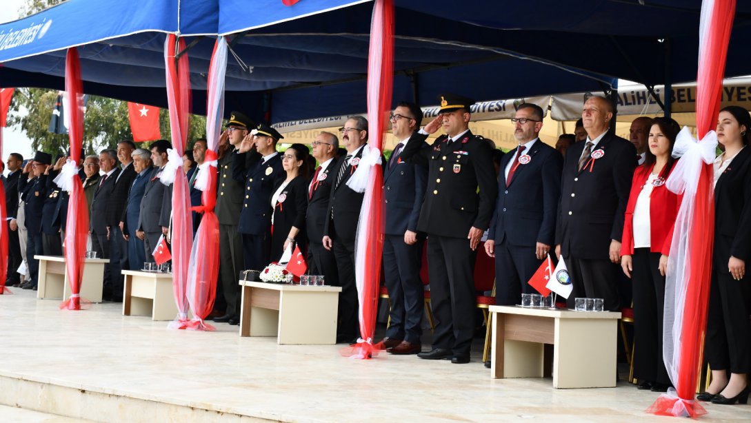 19 Mayıs Atatürk'ü Anma Gençlik ve Spor Bayramı kutlama programı saat 10:00'da Devlet Bahçeli Kent Meydanında Yapıldı