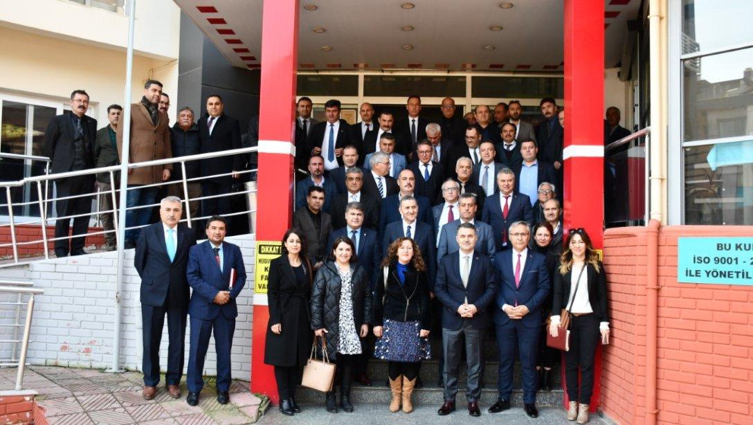 MEB Bakan Danışmanı Yüksel ARSLAN ve Öğretmen Atama Daire Başkanı Mehmet GÜRSOY, Salihli Öğretmenevi ve ASO Müdürlüğü toplantı salonunda Okul Müdürleri ile toplantı gerçekleştirdiler