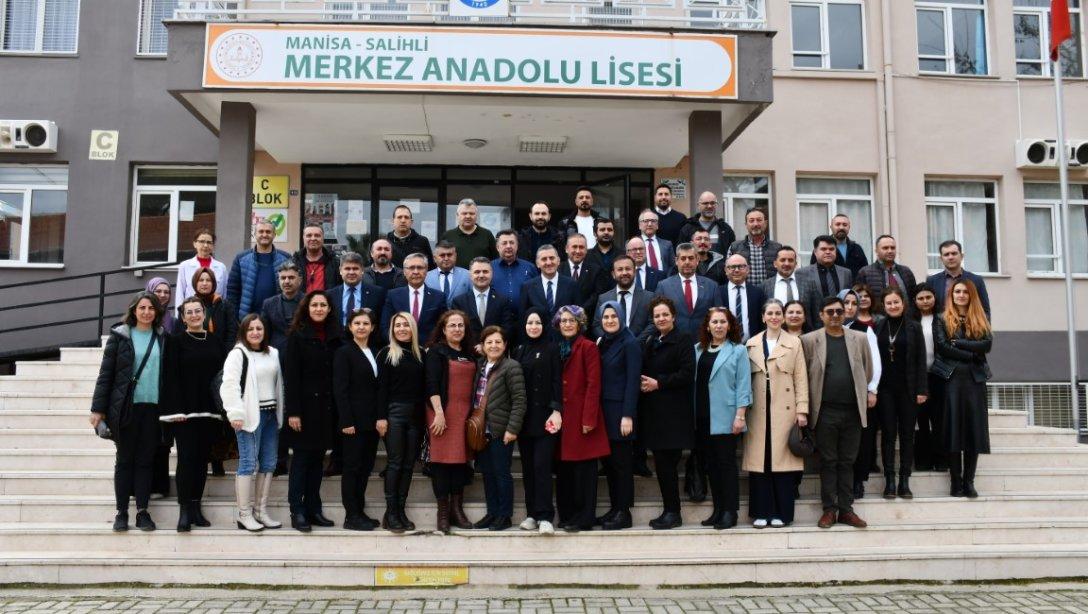 MEB Bakan Danışmanı Yüksel ARSLAN ve Öğretmen Atama Daire Başkanı Mehmet GÜRSOY  ''Öğretmenler Odası Buluşmaları'' kapsamında Merkez Anadolu Lisesi Öğretmenlerimizle toplantı gerçekleştirdiler