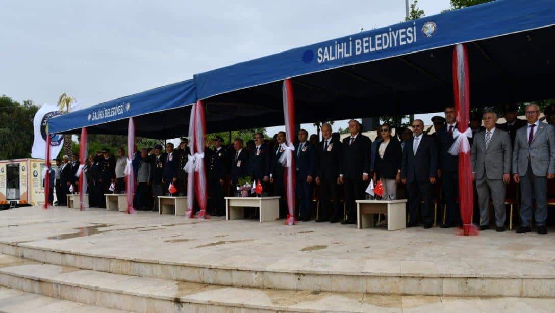 19 Mayıs Atatürk'ü Anma Gençlik ve Spor Bayramı kutlama programı saat 10:00'da Devlet Bahçeli Kent Meydanında yapıldı