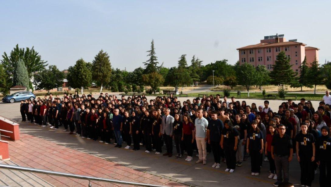 Milli Eğitim Müdürümüz Mahmut Yenen, Necip Fazıl Kısakürek Sosyal Bilimler Lisesinde hafta açılışı Bayrak Törenine katıldı