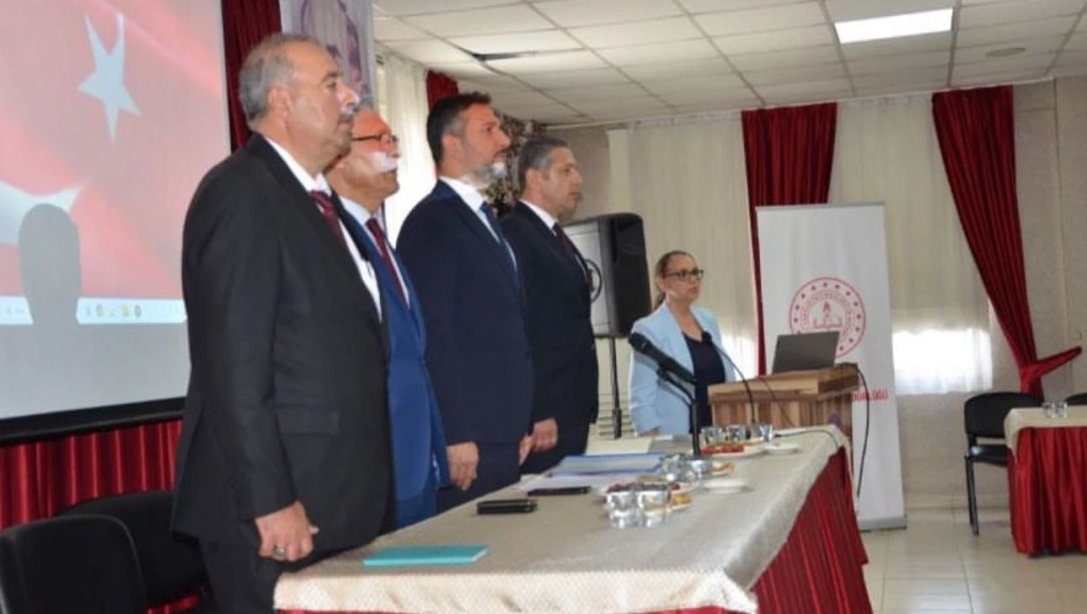 İl Milli Eğitim Müdürümüz Sayın Mehmet Uğurelli başkanlığında Okul/Kurum Müdürleri ile Sene Sonu Eğitim-Öğretim Değerlendirme Toplantısı gerçekleştirildi