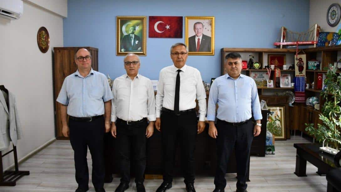 Milli Eğitim Müdürümüz Mahmut Yenen ve Şube Müdürlerimiz; mesai arkadaşlarımızla bayramlaştı